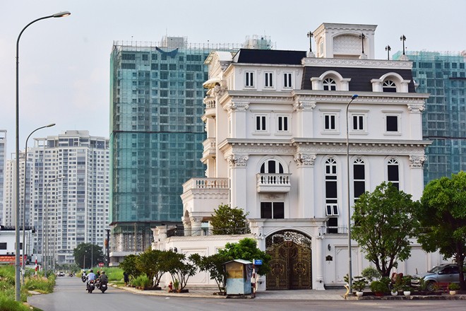 Lý Nhã Kỳ là một trong những sao Việt sở hữu khối tài sản đồ sộ. Trong đó, đáng chú ý nhất là căn biệt thự trăm tỷ ở Quận 2, TP. HCM. Ảnh: Vietnamnet.