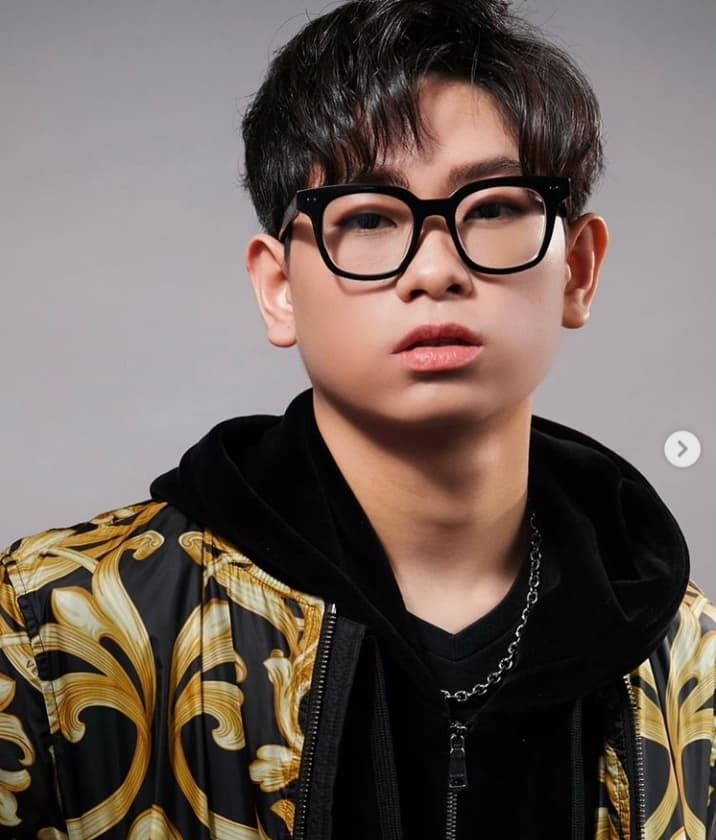 Gia Kỳ (sinh năm 2003) là  rich kid mới nổi được mệnh danh là 10X "chịu chơi" nhất trên MXH. Anh chàng này đã từng chi gần 100 triệu để ngồi cạnh Ngọc Trinh trên khoang thương gia của máy bay. Ảnh: IG G.K