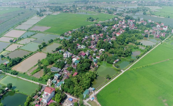 Được mệnh danh là "làng biệt thự", làng Cựu (xã Vân Từ, huyện Phú Xuyên, Hà Nội) có tuổi đời lên đến 500 tuổi. Ảnh: Anninhthudo