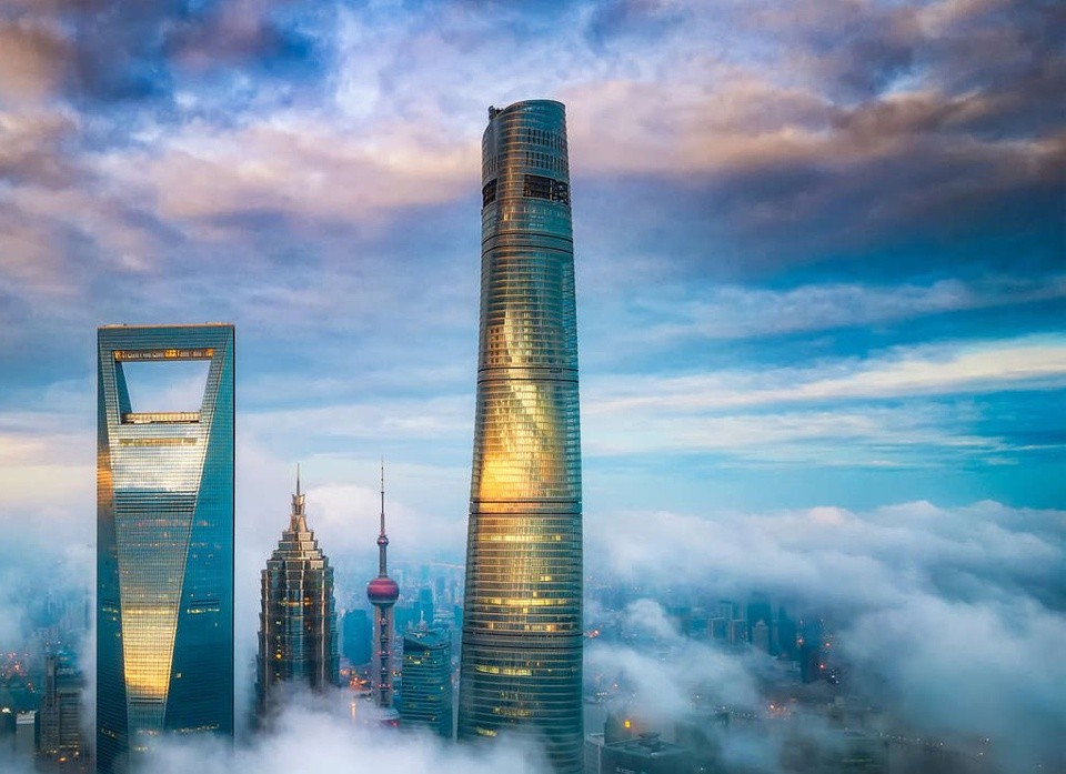 Ngày 19/6,  khách sạn cao nhất thế giới J Hotel Shanghai Tower đã chính thức khai trương. Với độ cao 632 m, J Hotel nằm tại tầng trên cùng của Shanghai Tower, tòa nhà cao nhất Trung Quốc. Ảnh: CNN