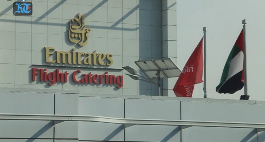 Emirates Airline -  hãng hàng không quốc gia của UAE - sở hữu nhà bếp hàng không lớn nhất thế giới, cung cấp 185.000 suất ăn trên 160 chặng bay mỗi ngày.