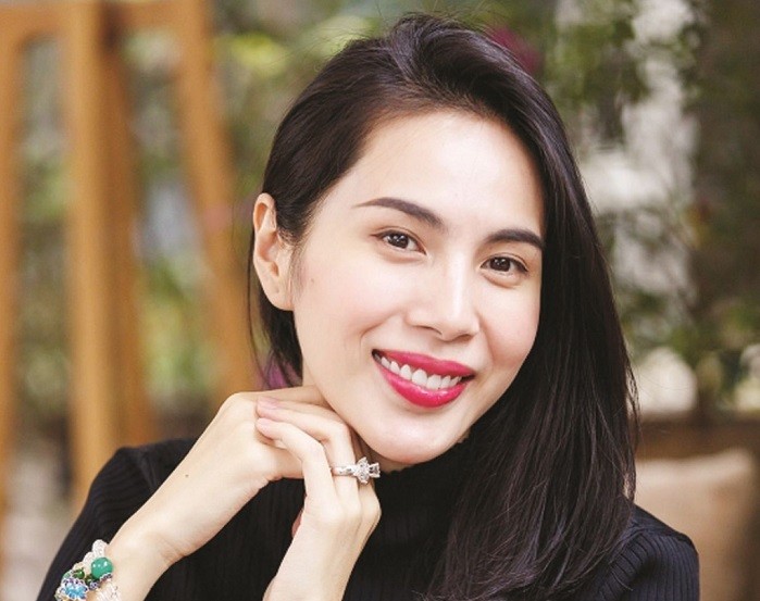  Thủy Tiên là nữ ca sĩ có sự nghiệp thành công trong showbiz Việt. Thủy Tiên từng từng tiết lộ, hồi nhỏ, gia đình cô rất nghèo. Hai mẹ con luôn ước được sống trong một căn nhà nhỏ ở đầu hèm dù diện tích chỉ 10m2. Ảnh: Haiquanonline