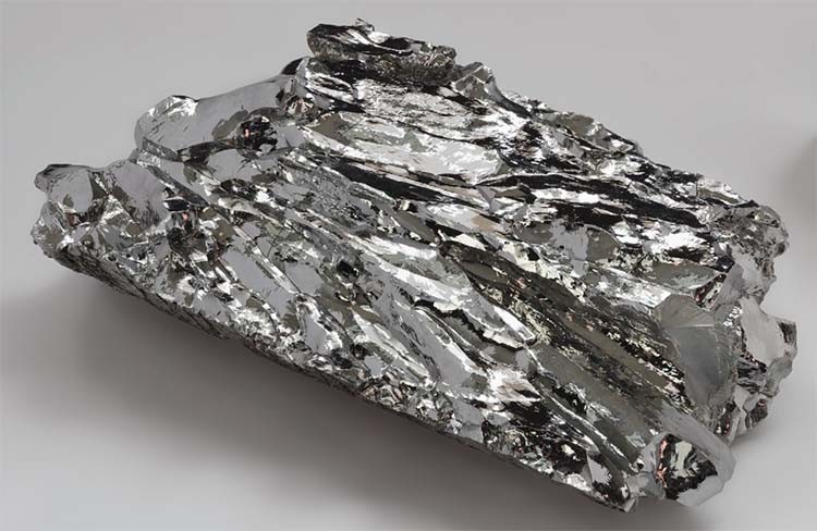 Rhodium (ký hiệu hóa học là Rh) được xem như là kim loại đắt hơn vàng và quý giá trên thế giới.