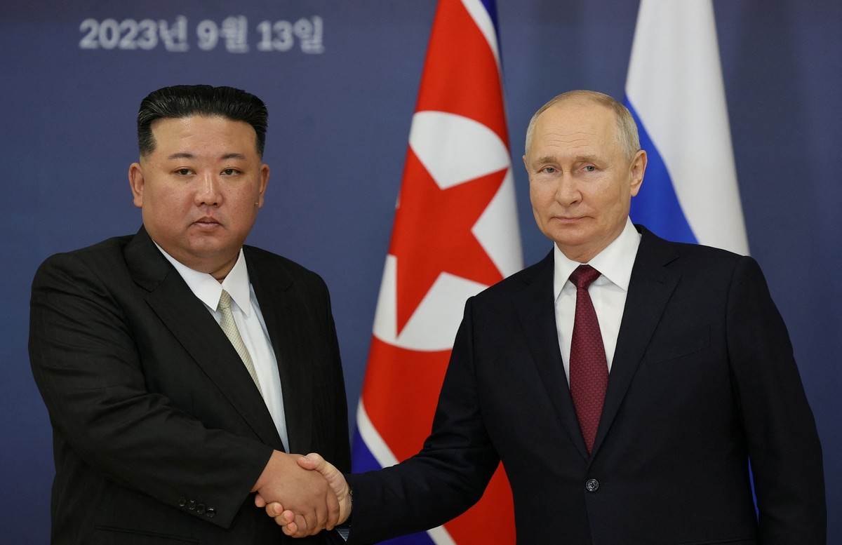  Lãnh đạo Triều Tiên Kim Jong-un đã gặp Tổng thống Nga Vladimir Putin ngày 13/9 tại sân bay vũ trụ Vostochny ở vùng Viễn Đông của Nga để thảo luận về việc tăng cường hợp tác giữa 2 nước (Ảnh: Reuters).