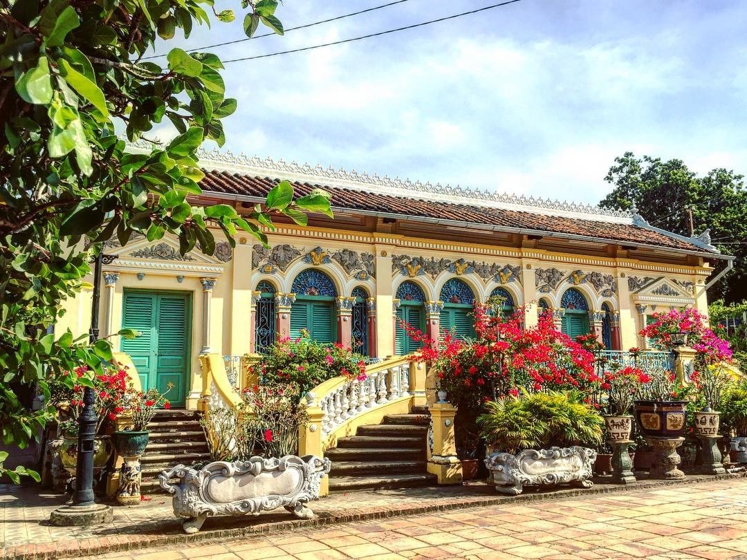 Nằm trên đường Bùi Hữu Nghĩa (quận Bình Thủy, Cần Thơ),  nhà cổ Bình Thủy được đánh giá là ngôi nhà cổ đẹp nhất miền Tây Nam Bộ. Ảnh: Thamhiemmekong