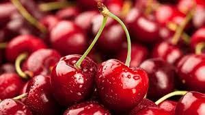 Cherry là loại trái cây nhập khẩu "sang chảnh" được ưa chuộng tại Việt Nam. Tại siêu thị và các cửa hàng hoa quả nhập khẩu, cherry có giá dao động từ 300.000 - 1 triệu đồng/kg, tùy loại. Ảnh: Bachhoaxanh