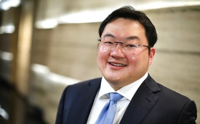 Jho Low là tỷ phú Malaysia gốc Trung Quốc. Jho Low sinh năm 1981 trong gia đình giàu có. Gia tộc của Jho Low sở hữu đế chế kinh doanh trong nhiều lĩnh vực như bất động sản, công nghiệp, sản phẩm công nghệ cao... Ảnh: Mole.my