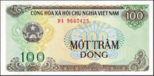 Tờ tiền giấy có mệnh giá nhỏ nhất đang lưu hành ở nước ta là tờ 100 đồng, được phát hành năm 1992. Tờ 100 đồng in bằng chất liệu cotton, kích thước 120mm x 59mm với màu nâu đen chủ đạo. Ảnh: SBV