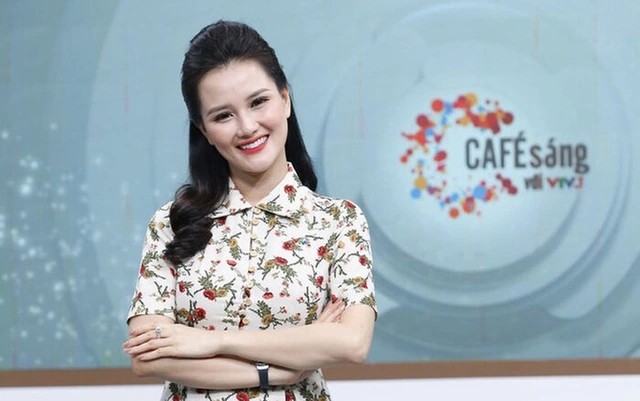  MC Huyền Châu được khán giả yêu thích qua nhiều chương trình như: Chuyển động 24h, Cafe Sáng với VTV3, Robocon, Nói không với thực phẩm bẩn, Thời trang và cuộc sống... Ảnh: Giadinhxahoi