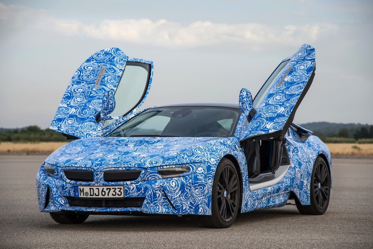 Hãng siêu xe BMW đình đám sắp ra mắt mẫu xe thể thao hybrid i8 vào tháng 9 tới tại triển lãm Frankfurt Motor Show. Mẫu xe hybrid i8 được sản xuất với những loại vật liệu nhẹ như nhôm và sợi carbon, nên trọng lượng của xe chỉ khoảng 1.450 kg, với tỷ lệ phân bố trọng lượng trước sau là 50:50.