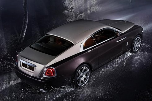 Công ty Rolls-Royce Motor Car Hanoi vừa cho biết, phiên bản xe Rolls-Royce Wraith 2014 vừa ra mắt tại Triển lãm xe hơi quốc tế Geneva hồi tháng 3 năm nay đã có khách hàng Việt Nam đầu tiên mua với giá 18,8 tỷ đồng. Giá này bao gồm 70% thuế nhập khẩu, 60% thuế tiêu thụ đặc biệt tính trên giá xe và thuế nhập khẩu, cộng thêm 10% thuế giá trị gia tăng tính trên tổng giá xe đã có thuế nhập khẩu và thuế tiêu thụ đặc biệt.