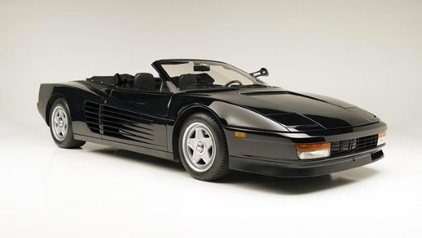 Ferrari Testarossa mui trần gắn liền với thời kì hoàng kim của ông hoàng nhạc pop Michael Jackson, cũng được xem như một biểu tượng mang nhiều dấu ấn đặc trưng của thập niên 80.