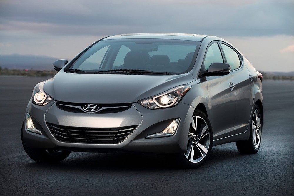 Hyundai Elantra 2015 vừa ra mắt tại Mỹ với một vài nâng cấp nhẹ. Dòng xe này vẫn tiếp tục giữ vị trí cao trong sự cạnh tranh với những đối thủ cùng phân khúc. Chiếc sedan compact đến từ Hàn Quốc này là một trong những cái tên có doanh số nổi bật nhất tại nhiều thị trường và từng giành nhiều giải thưởng danh giá.