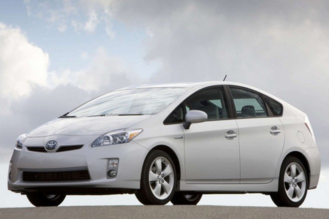 Toyota Prius: Những cải tiến không ngừng đã giúp dòng xe hybrid thành công nhất thế giới duy trì được sức hút với khả năng vận hành êm ái, tiết kiệm nhiên liệu và linh hoạt nơi phố đông.