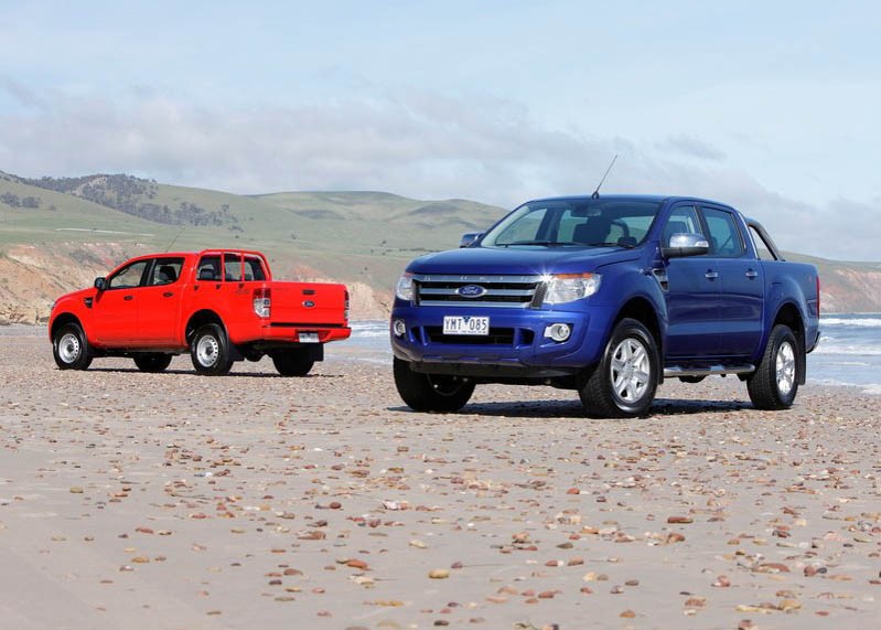 Ford Ranger: Mẫu xe bán tải này nổi bật với công suất mạnh mẽ và khả năng tiết kiệm nhiên liệu. Đây cũng là mẫu xe đa dạng nhất về lựa chọn phiên bản cũng như giá bán trong phân khúc. Thông thường, những chiếc Ranger được nhập nguyên chiếc từ Thái Lan về Việt Nam.