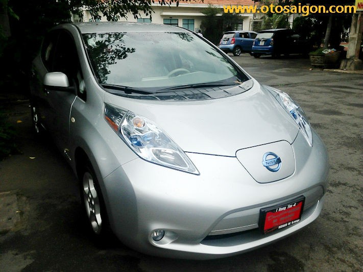 Nissan Leaf là chiếc xe đáng chú ý vì nó vận hành hoàn toàn bằng pin và không cần bất kì giọt nhiên liệu nào.