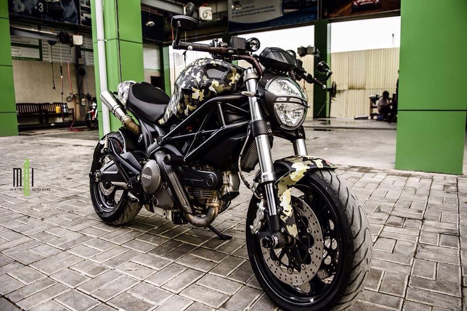 Ducati Monster 795 trang bị khối động cơ L-Twin Desmodromic 803cc sản sinh công suất 87 mã lực và mô-men xoắn cực đại 78 Nm.