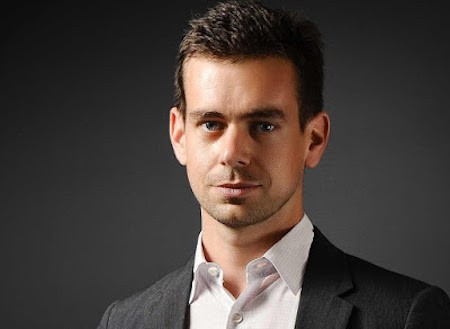 1. Jack Dorsey - Nhà sáng lập Twitter. Trong một cuộc phỏng vấn gần đây,  CEO công nghệ nổi tiếng Dorsey cho biết một ngày anh chỉ ngủ khoảng 4-5 tiếng. Quãng thời gian còn lại anh dành để làm việc trên Twitter (8-10 tiếng) và Square (8-10 tiếng). Có thể thấy, Dorsey quản lý 24 tiếng trong một ngày khá hiệu quả, thậm chí anh ta còn thức dậy vào lúc 5h30 sáng.