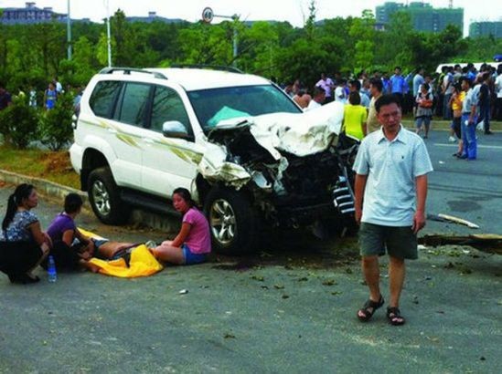 Phó giám đốc chi cục kiểm lâm thành phố Nam Xương của Trung Quốc, Xu Jianping ngày hôm qua (26/8) đã bị cảnh sát bắt giữ vì cáo buộc lái xe trong tình trang say xỉn và gây tai nạn nghiêm trọng.