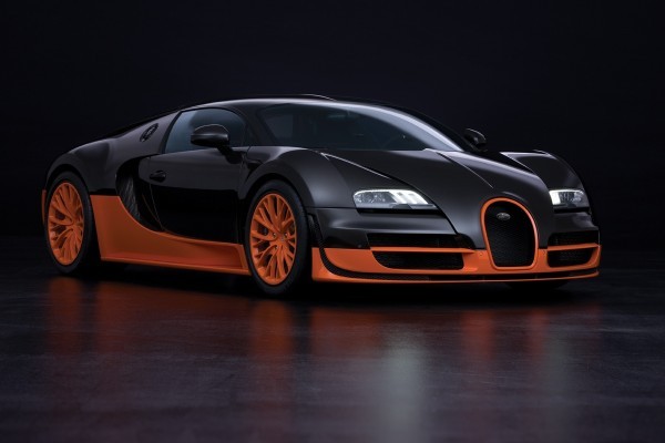 Bugatti Veyron 16.4 Super Sport – 1.200 mã lực: Đây là siêu xe nhanh nhất và mạnh mẽ nhất thế giới được sản xuất. Những công ty khác từ Koenigsegg đến Hennessey Performance, hiện cũng giới thiệu những phương tiện có công suất lớn hơn, nhưng các mẫu xe chỉ được sản xuất với số lượng rất ít.