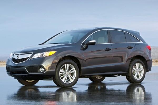 SUV Acura RDX 2014: Đây là bản thiết kế chỉnh sửa từ mẫu 2013 với động cơ mới, hộp số và hệ dẫn động bốn bánh AWD. Động cơ V6 3.5L cho công suất 273 mã lực, kết hợp hộp số tự động 6 cấp.