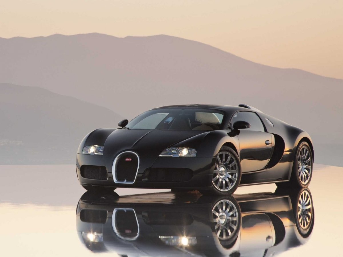 Siêu xe Bugatti 16.4 Veyron sắp bị ngừng sản xuất, nhưng điều đó không đồng nghĩa chiếc xe 1.000 mã lực không còn sức hút trên màn ảnh rộng. Chiếc xe triệu đô được nhân vật Tyrese Gibson điều khiển trong bộ phim "Fast and Furious 7".