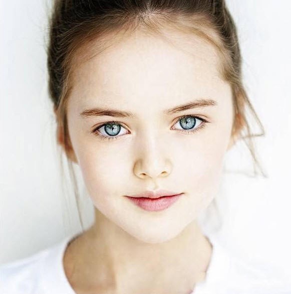 Kristina Pimenova đến từ Moscow, Nga đã bắt đầu đặt chân lên sàn diễn thời trang từ khi cô bé 4 tuổi.