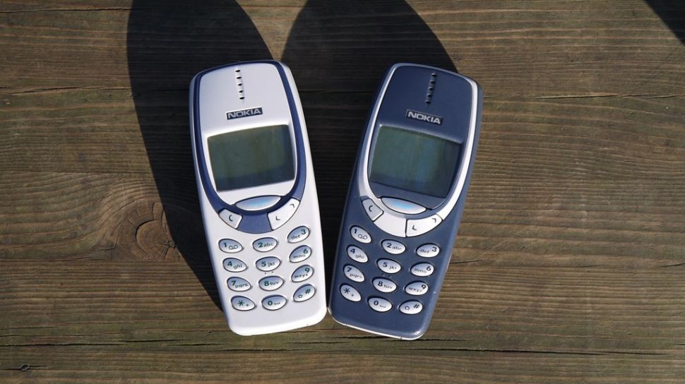 Có thể nói, trong suốt lịch sử phát triển của Nokia, hiếm có sản phẩm nào đạt thành công rực rỡ như Nokia 3310. Nó được xem như biểu tượng cho những chiếc điện thoại "cục gạch" ngày xưa với độ bền cực cao và ẩn chứa nhiều bí mật thú vị.