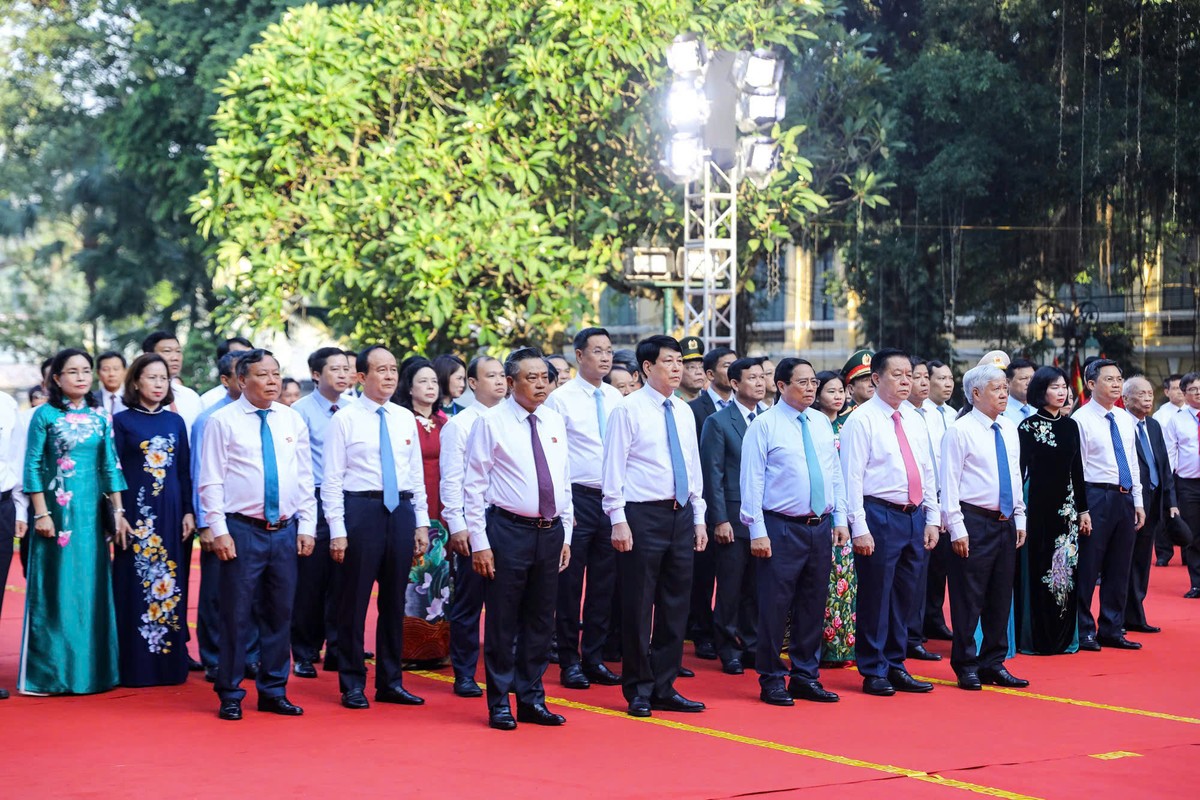 “Ngày hội Văn hóa vì Hòa bình” được tổ chức nhằm kỷ niệm 70 năm Ngày Giải phóng Thủ đô (10/10/1954 – 10/10/2024) và 25 năm Hà Nội được UNESCO vinh danh Thành phố vì hòa bình (16/7/1999 – 16/7/2024). Tham dự buổi lễ khai mạc có Ủy viên Bộ Chính trị, Thủ tướng Chính phủ Phạm Minh Chính; Ủy viên Bộ Chính trị, Thường trực Ban Bí thư Lương Cường; Ủy viên Bộ Chính Trị, Chủ tịch Ủy ban T.Ư MTTQ Việt Nam Đỗ Văn Chiến; Ủy viên Bộ Chính trị, Trưởng ban Tuyên giáo T.Ư Nguyễn Trọng Nghĩa, cùng nhiều lãnh đạo các cấp, ban ngành.