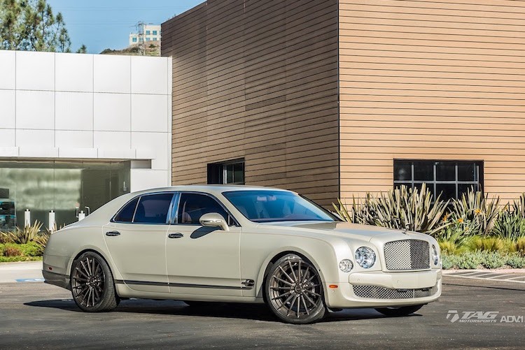 Ra mắt lần đầu vào năm 2010, Bentley Mulsanne hiện là mẫu  xe siêu sang cao cấp nhất của Bentley. Tên gọi của xe được đặt theo góc cua nổi tiếng Mulsanne nằm tại trường đua Le Mans ở Pháp.