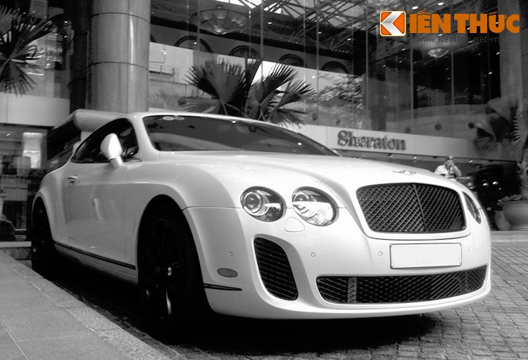 Tính tới thời điểm này, đã có ít nhất 2 chiếc siêu xe sang trọng  Bentley Continental Supersports bản coupe hiện diện trên đất Sài Gòn, trong đó một chiếc có màu xám và đã "ra biển trắng".