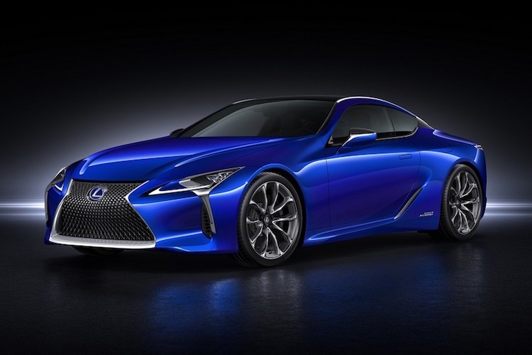 So với chiếc coupe hạng sang LC500 được giới thiệu tại triển lãm Detroit vào tháng 1, phiên bản  Lexus LC500h 2016 hoàn toàn không có sự khác biệt về thiết kế.