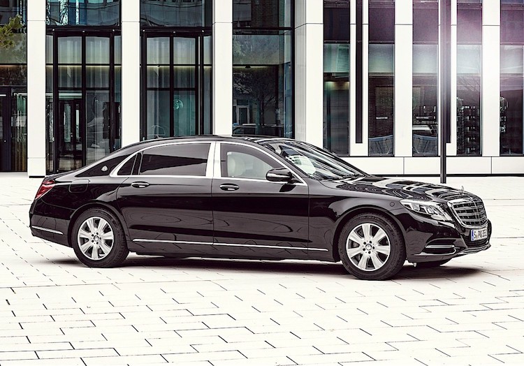 Dựa trên phiên bản xe siêu sang  Mercedes-Maybach S600, chính vì vậy Maybach S600 Guard cũng có thân xe dài hơn S-Class bình thường 200 mm. Chiều dài tổng thể của xe là 5.453mm, cùng với khoảng cách trục cơ sở 3.365mm.