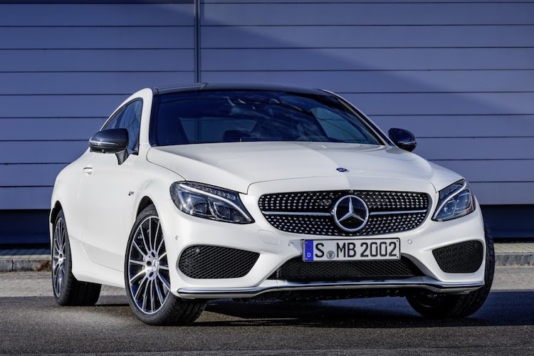 Trước đây từng được biết đến với tên gọi C450 AMG Sport nhưng vừa qua, phiên bản  Mercedes C43 AMG 4MATIC mới đã được giới thiệu và được coi là một chiếc AMG thực thụ.