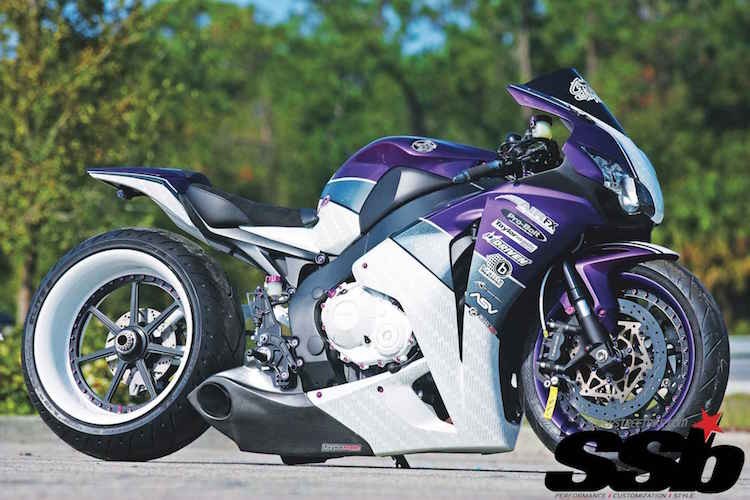 Chiếc  Honda CBR1000RR độ này là sản phẩm của Sam Morris - chủ xưởng độ Gooichi Motorsports ở Mỹ. Đã từng sở hữu nhiều chiếc xe độ trước đó, Sam đã mua chiếc CBR1000RR để "giữ zin" đi lại hàng ngày, tuy nhiên anh đã chỉ giữ được chiếc xe nguyên bản chỉ trong 1 tuần.