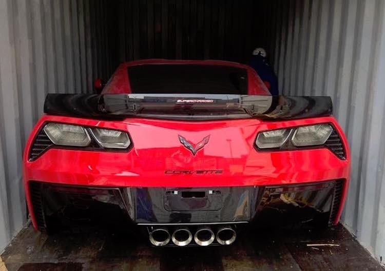 Với sự xuất hiện của chiếc siêu xe cơ bắp  Chevrolet Corvette Z06 màu đỏ này, số lượng Corvette Stingray Z06 tại Việt Nam đã lên tới hơn 5 chiếc. Chiếc xe mới nhất được nhập về dưới dạng xe đã qua sử dụng, chạy được khoảng hơn 6500 dặm (tương đương khoảng 10.400 km)