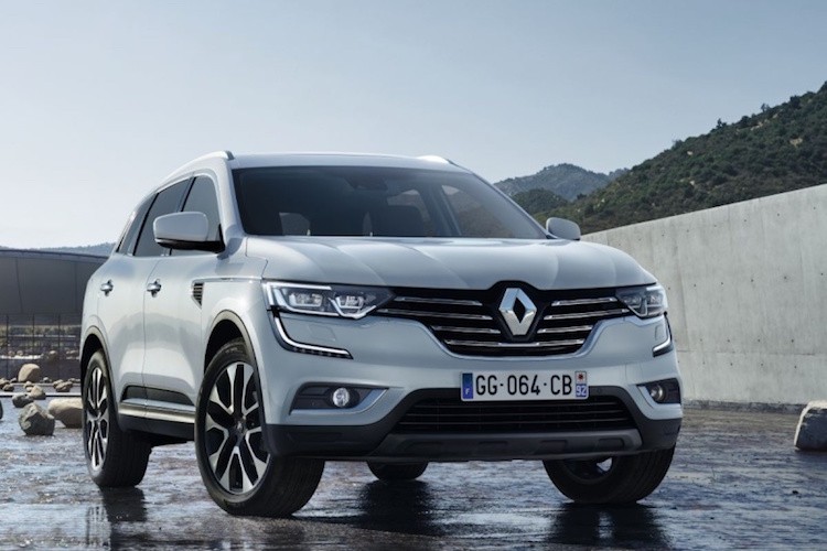 Ngay sau khi hình ảnh chính thức đầu tiên của mẫu crossover hạng trung  Renault Koleos mới đã lộ diện hoàn toàn, một người dùng mạng xã hội ở Trung Quốc đã ngay lập tức tải hàng loạt những bức hình chụp ngoại thất 2 phiên bản của mẫu xe mới này lên.