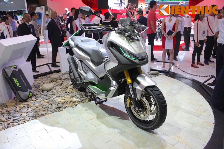 Khi được ra mắt lần đầu tại triển lãm EICMA năm 2015, Honda ADV Concept đã khiến tất cả báo giới và khách thăm quan phải "trầm trồ" vì ý tưởng phía sau nó. Tại triển lãm xe máy Việt Nam vừa diễn ra, chiếc xe cũng đã được Honda Việt Nam trưng bày ở vị trí trang trọng và thu hút rất nhiều sự quan tâm của khách thăm quan.