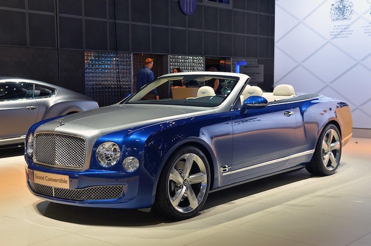 Tại triển lãm Los Angeles 2014, Bentley đã từng trưng bày phiên bản mui trần của dòng xe siêu sang  Bentley Mulsanne mui trần với tên gọi là Grand Convertible. Dự án này đã nhận được sự ủng hộ nhiệt liệt của ông Wolgang Durheimer - Giám đốc điều hành Bentley vào lúc đó.