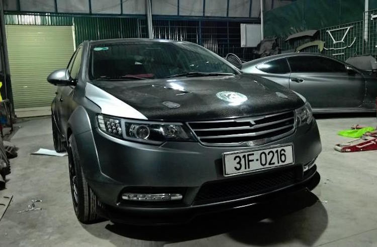 Tại Việt Nam, Kia Forte là một mẫu sedan phổ biến do có thiết kế góc cạnh mạnh mẽ và đi kèm nhiều trang bị tiện nghi. Đã có khá nhiều CLB chơi Kia Forte được lập ra ở Việt Nam, đồng thời nhiều chủ sở hữu dòng xe này cũng đã tìm cách "độ chế" xế cưng để nó trở nên cá tính hơn.