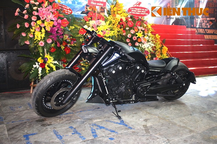 Ở dạng nguyên bản mẫu cruiser  Harley-Davidson V-Rod Muscle vốn đã là một trong những dòng cruiser mạnh mẽ và đầy "chất chơi" nhất. Tuy nhiên không bằng lòng với chiếc xe nguyên bản, nhiều chủ sở hữu V-Rod Muscle không chỉ trên Thế giới mà còn tại Việt Nam đã tiếp tục độ lại để xe trở nên "độc" hơn nữa.