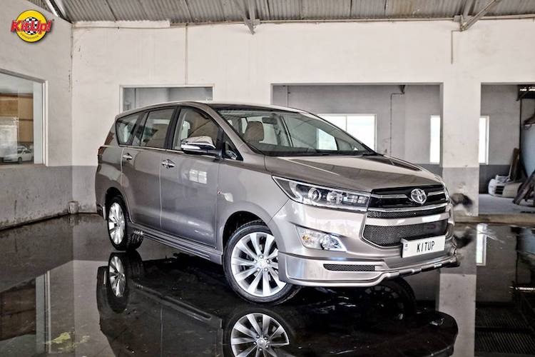 Bản độ  Toyota Innova 2016 thế hệ mới đầu tiên trên Thế giới đã được "ra lò" từ xưởng độ Kit Up Automotive tại Ấn Độ, dựa trên phiên bản Innova Crysta Z cao cấp nhất được bán ở thị trường này.