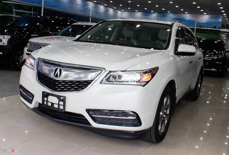  Acura MDX 2016, thế hệ thứ 3 vừa được nhập khẩu về Việt Nam bởi một đại lý tư nhân ở TP HCM. Đây là phiên bản cao cấp nhất, trang bị thêm gói tùy chọn Advance and Entertainment trị giá lên tới 10.000 USD.