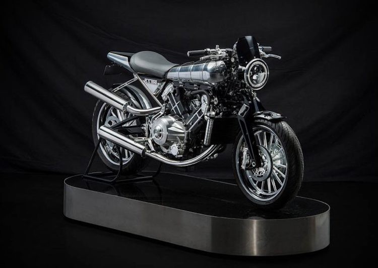 Brough Superior là hãng xe cổ của Anh Quốc, hoạt động từ năm 1919 tới 1940. Với những chiếc xe mạnh mẽ, cao cấp và áp dụng nhiều giải pháp kỹ thuật độc đáo và từng được ví như " Rolls-Royce 2 bánh". Tới năm 2008, thương hiệu này được "hồi sinh" với mẫu xe đầu tiên Brough Superior SS100 tại triển lãm xe máy Milan 2014.