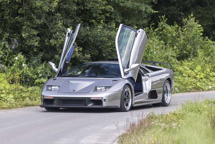 Dù không phải là phiên bản đặc biệt cuối cùng của dòng Diablo, nhưng  Lamborghini Diablo GT được coi là phiên bản thương mại thể thao nhất của dòng siêu xe đình đám thập niên 90. Ra mắt lần đầu vào năm 1999, Diablo có vị trí tương tự như Aventador hiện nay trong dòng sản phẩm của Lamborghini, nhưng được sản xuất với số lượng ít hơn nhiều.