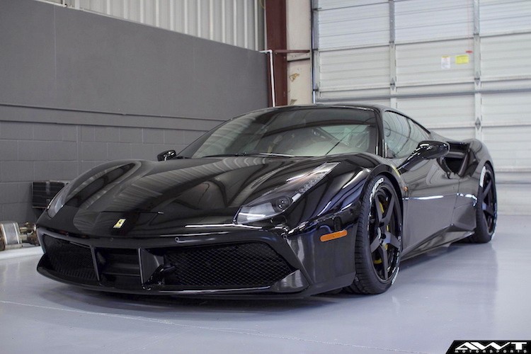  Ferrari 488 GTB là phiên bản nâng cấp của dòng 458 Italia rất nổi tiếng trước đây. Mặc dù là phiên bản nâng cấp, nhưng kiểu dáng của 488 GTB đã được Ferrari thay đổi khá nhiều so với 488 Italia.