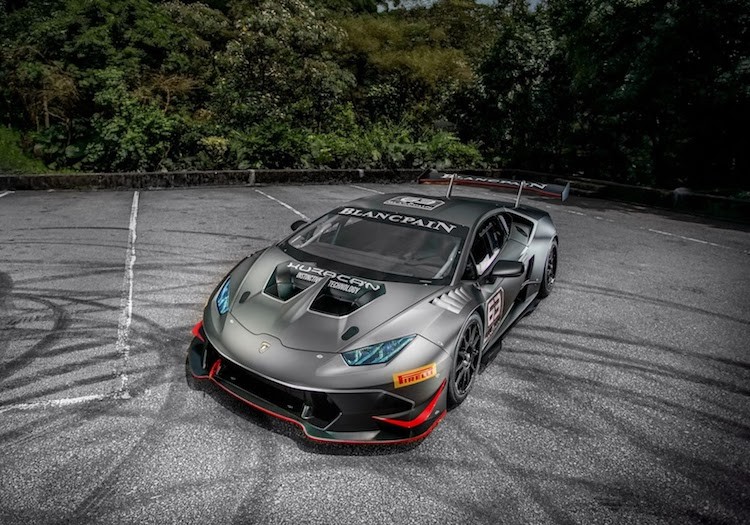 Có tên gọi đầy đủ là Huracan LP620-2 Super Trofeo,  siêu xe Lamborghini Huracan Super Trofeo là phiên bản đua của dòng siêu xe đình đám Huracan. Mục đích chính của phiên bản này là nhằm tham gia vào giải đua Blancpain Super Trofeo trên toàn Thế giới.