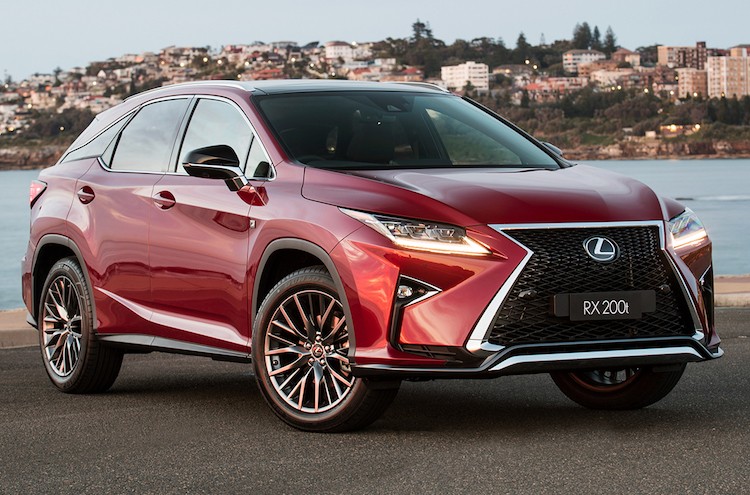 Hai phiên bản mới của dòng SUV hạng trung cao cấp của dòng  xe sang Lexus RX200t sẽ có tên gọi lần lượt là F Sport và Sport Luxury. Trên thực tế, 2 phiên bản này trước đây cũng đã từng xuất hiện trên các model RX350 và RX450h.