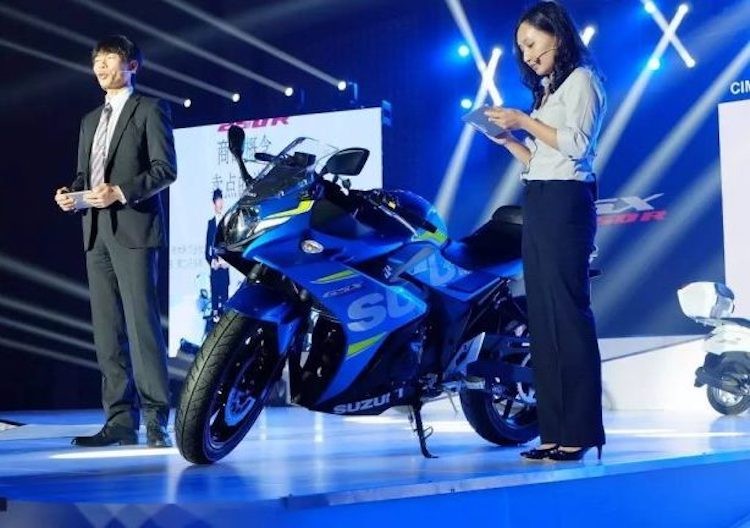 Vào ngày 19/10 vừa qua ở Trung Quốc, Suzuki đã chính thức ra mắt mẫu sportbike tầm trung  Suzuki GSX-250R hoàn toàn mới. Như vậy sau Kawasaki Ninja 250, Yamaha R25 và mới đây nhất là Honda CBR250RR, "ông lớn" cuối cùng của ngành công nghiệp môtô Nhật đã nhảy vào phân khúc này.