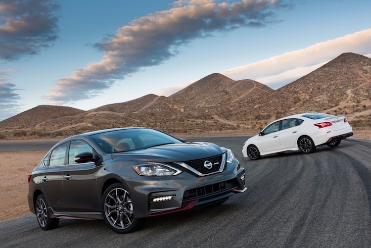 Ngay sua khi Honda "trình làng" chiếc coupe thể thao Civic Si tại triển lãm Los Angeles, Nissan cũng đã "đáp trả" bằng cách tung ra mẫu sedan  Nissan Sentra Nismo. Dù có kiểu dáng thân xe khác nhau nhưng cả Civic Si lẫn Sentra Nismo đều cùng cạnh tranh trong phân khúc xe compact thể thao, với các đối thủ khác như Ford Focus ST hay Volkswagen Golf GTI.